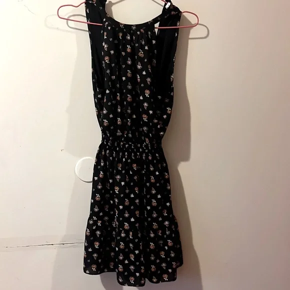 backless - Picture 1 of 2